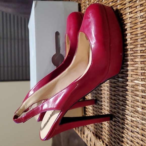 Guess size 6 heels - Picture 4 of 4